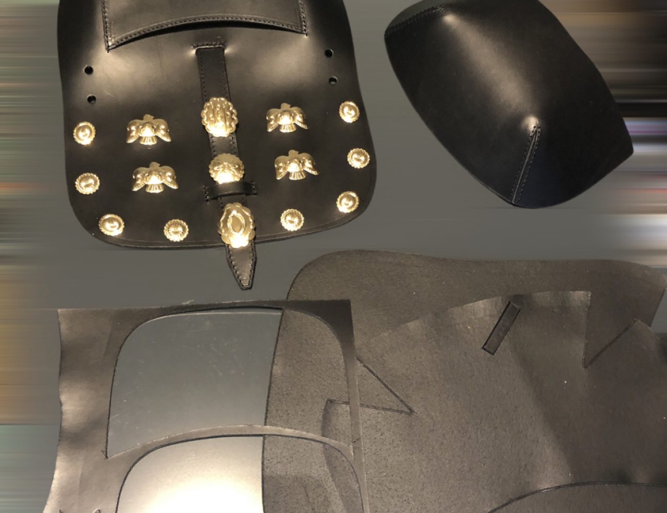 Nos sacs en bandoulière sont en cuir de tannage végétal, éco-conçus, ils sont réalisés par les meilleurs artisans du luxe français. Il mettent en valeur la savoir-faire. Les bijoux sont dorés à l'or fin et précieux